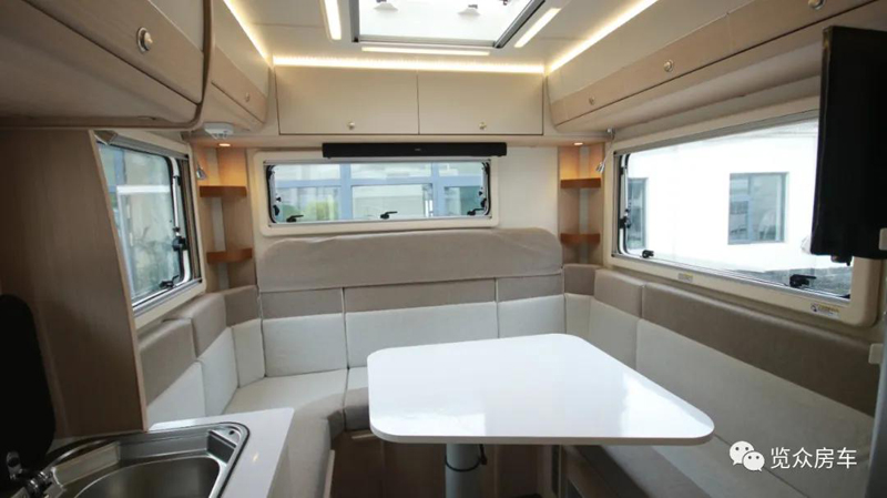 老人孩子房車旅行,選擇這款房車合適 老人孩子房車旅行,選擇這款房車合適
