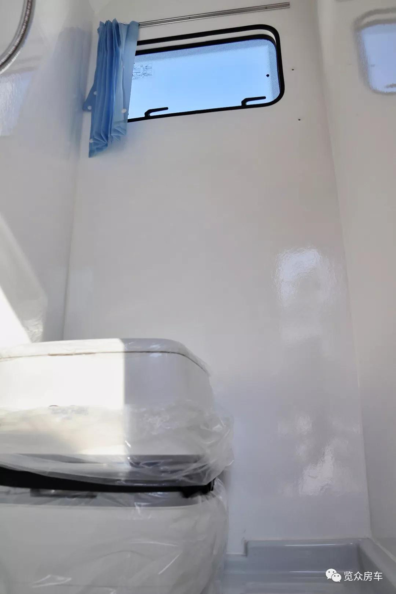 外觀大氣,空間十足的房車 外觀大氣,空間十足的房車