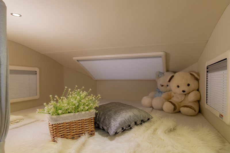 上下鋪床的房車，空間利用真合適