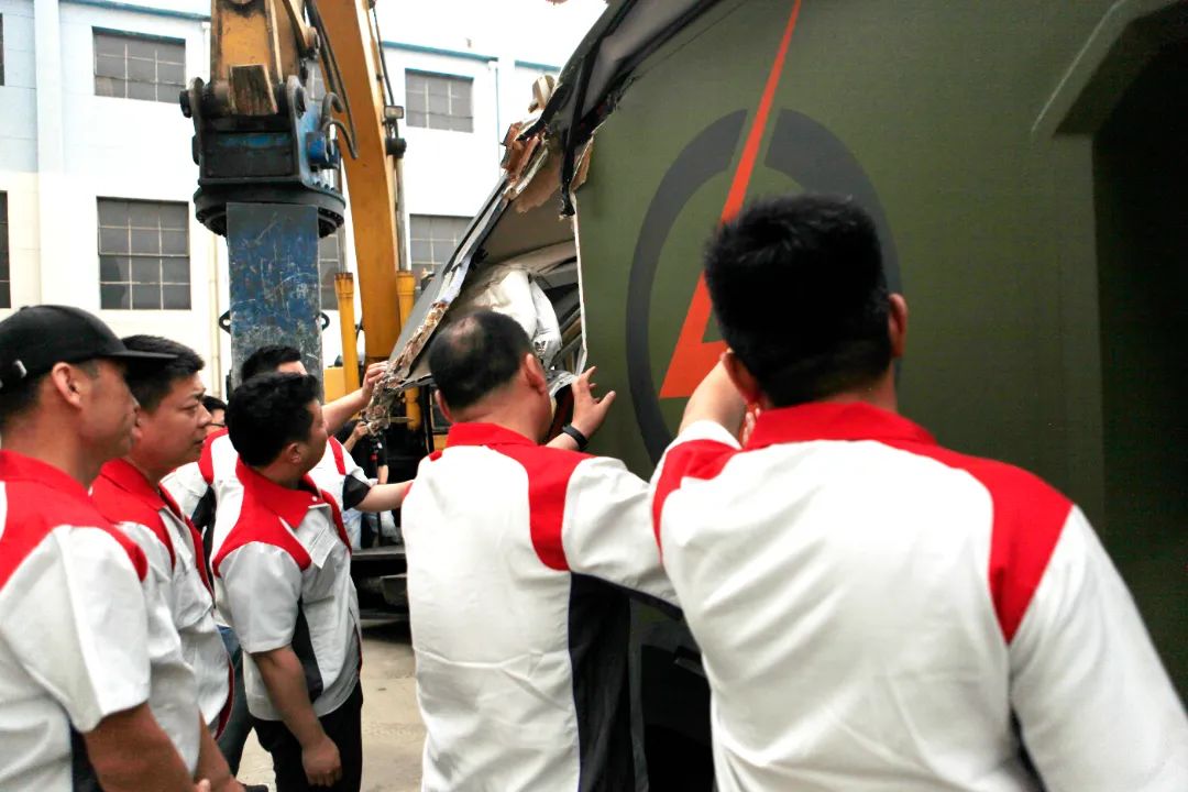 砸掉山海炮旅居車,覽眾房車究竟在搞什么? 砸掉山海炮旅居車,覽眾房車究竟在搞什么?